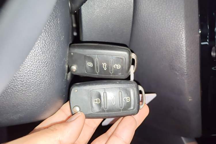Used Volkswagen Sagitar 2015 1.6L Manual Comfort Model Vehicle Key
