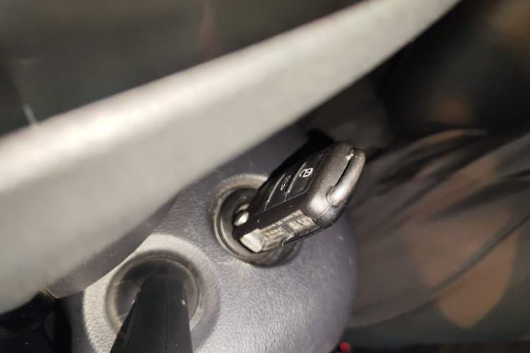 Used Volkswagen Sagitar 2015 230TSI Manual Comfort Version Vehicle Key