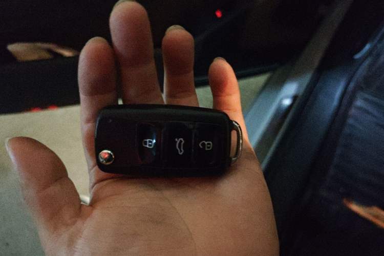 Used Volkswagen Sagitar 2015 230TSI Automatic Luxury Model Vehicle Key