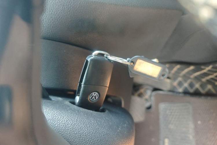 Used Volkswagen Sagitar 2015 1.6L Automatic Comfort Model Vehicle Key