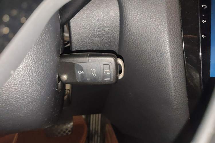 Used Volkswagen Sagitar 2015 230TSI Automatic Comfort Version Vehicle Key