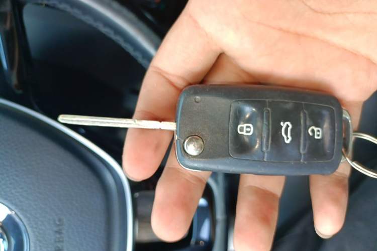 Used Volkswagen Sagitar 2015 230TSI Automatic Comfort Version Vehicle Key
