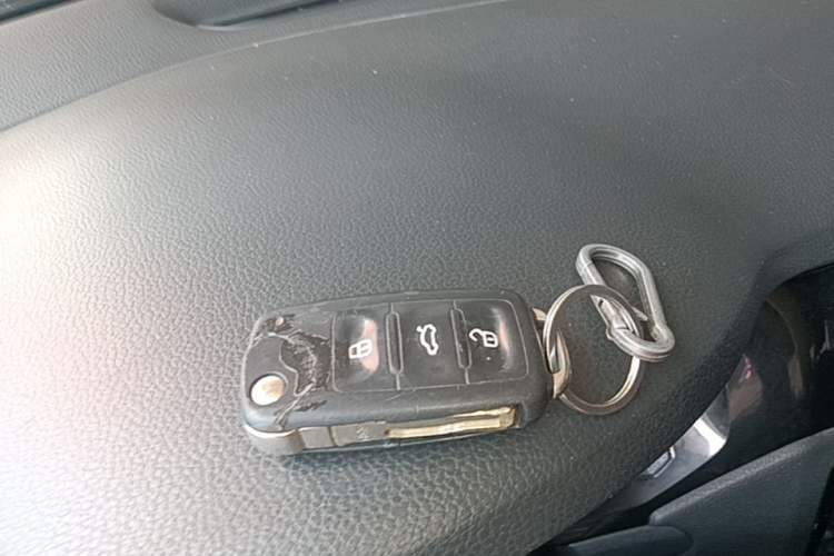 Used Volkswagen Sagitar 2015 230TSI Manual Comfort Version Vehicle Key