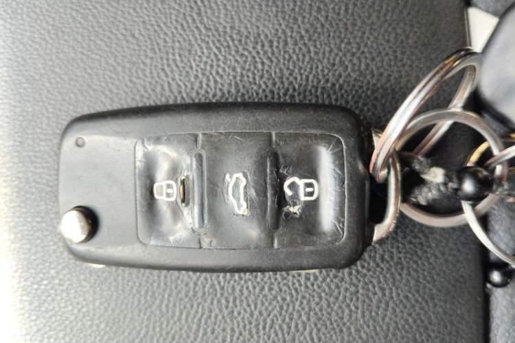 Used Volkswagen Sagitar 2015 1.6L Manual Comfort Model Vehicle Key