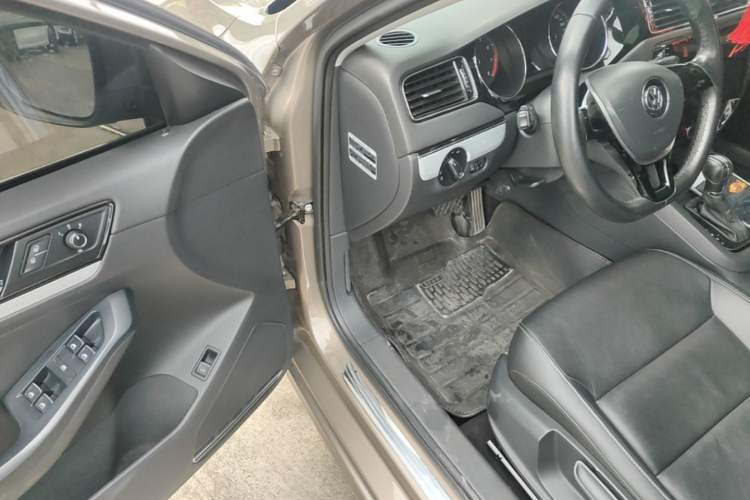 Used Volkswagen Sagitar 2015 1.6L Automatic Comfort Model Driver Seat