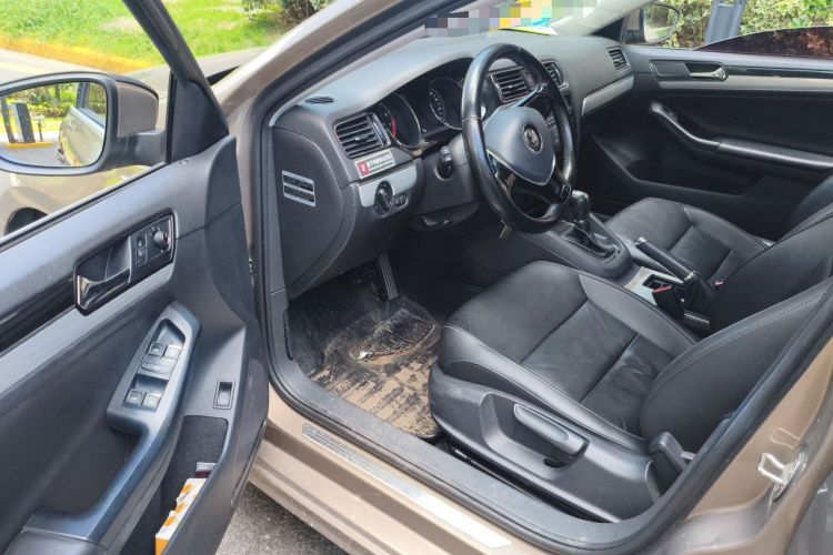 Used Volkswagen Sagitar 2015 230TSI Automatic Comfort Version Driver Seat