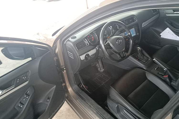 Used Volkswagen Sagitar 2015 1.6L Automatic Comfort Model Driver Seat