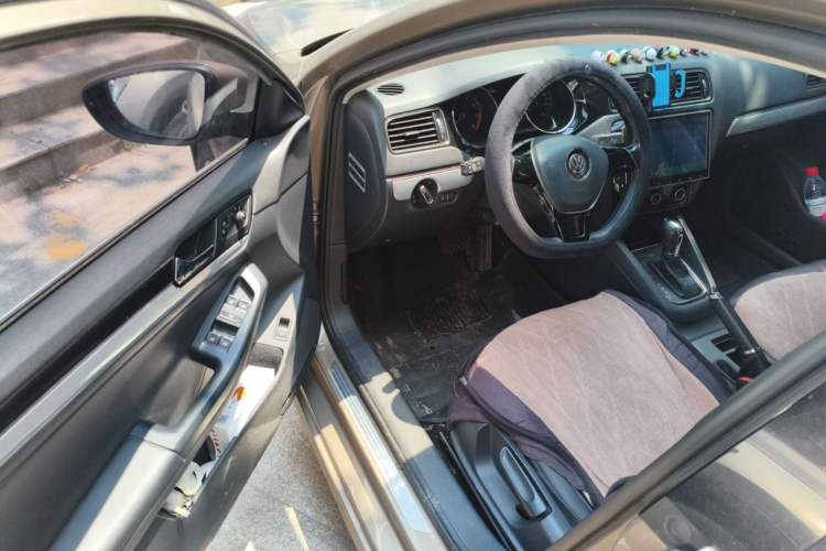 Used Volkswagen Sagitar 2015 1.6L Automatic Comfort Model Driver Seat