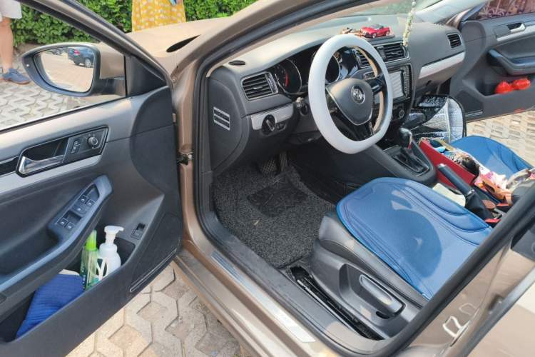 Used Volkswagen Sagitar 2015 230TSI Automatic Comfort Version Driver Seat