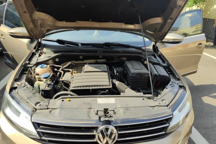 Used Volkswagen Sagitar 2015 1.6L Automatic Comfort Model Engine Bay