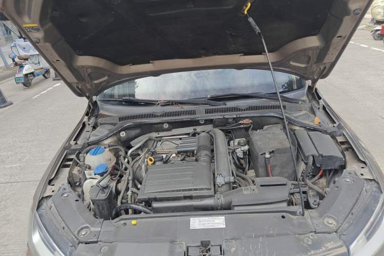 Used Volkswagen Sagitar 2015 230TSI Automatic Luxury Model Engine Bay