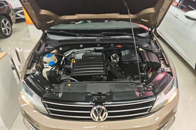 Used Volkswagen Sagitar 2015 1.6L Automatic Comfort Model Engine Bay