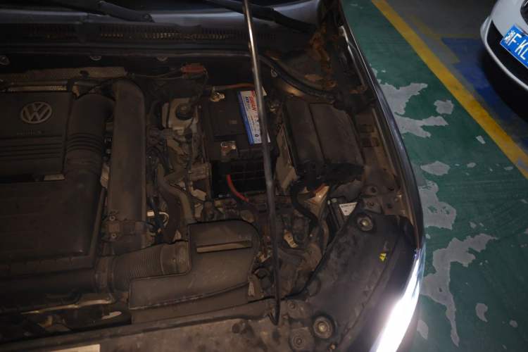 Used Volkswagen Sagitar 2015 230TSI Automatic Comfort Version Engine Bay Left