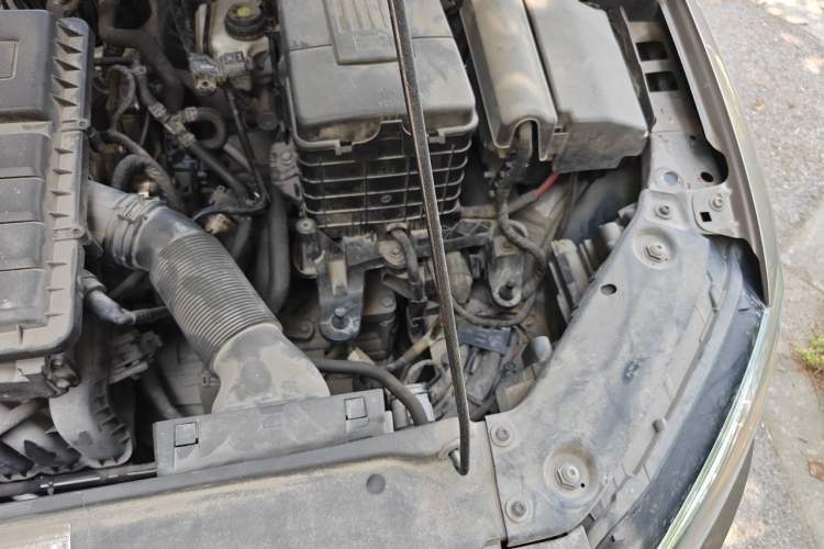 Used Volkswagen Sagitar 2015 1.6L Automatic Comfort Model Engine Bay Left