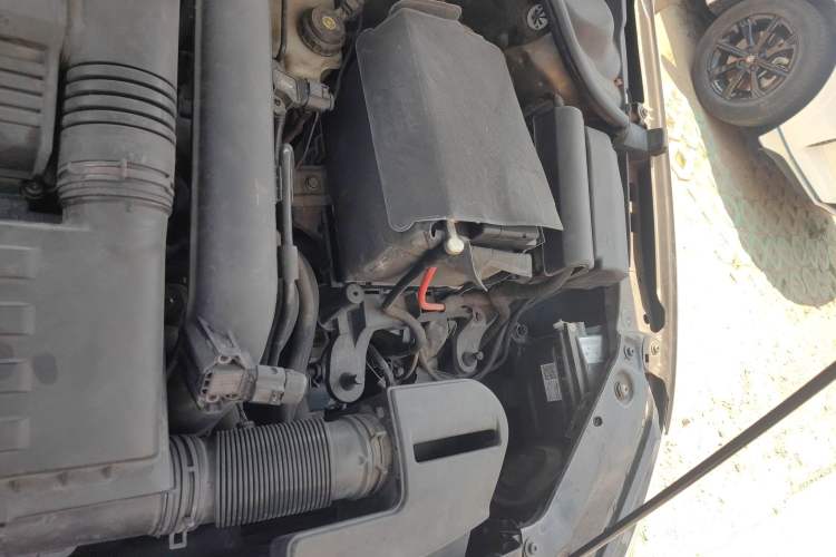 Used Volkswagen Sagitar 2015 230TSI Automatic Luxury Model Engine Bay Left
