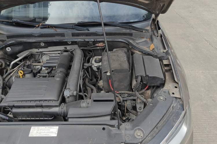 Used Volkswagen Sagitar 2015 230TSI Automatic Luxury Model Engine Bay Left