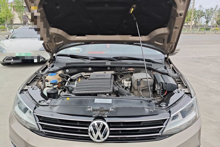 Used Volkswagen Sagitar 2015 1.6L Manual Comfort Model Engine Bay