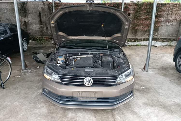 Used Volkswagen Sagitar 2015 1.6L Automatic Comfort Model Engine Bay