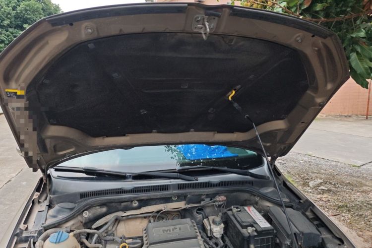 Used Volkswagen Sagitar 2015 1.6L Manual Comfort Model Engine Bay