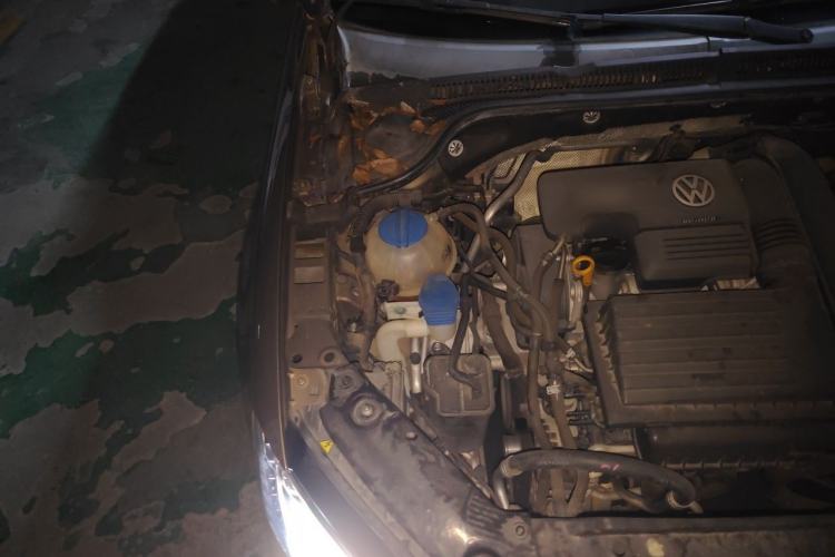 Used Volkswagen Sagitar 2015 230TSI Automatic Comfort Version Engine Bay Right