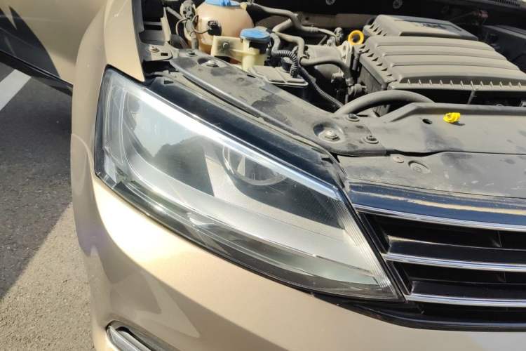 Used Volkswagen Sagitar 2015 1.6L Automatic Comfort Model Engine Bay Right