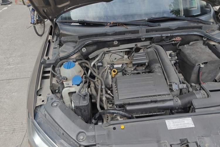 Used Volkswagen Sagitar 2015 230TSI Automatic Luxury Model Engine Bay Right
