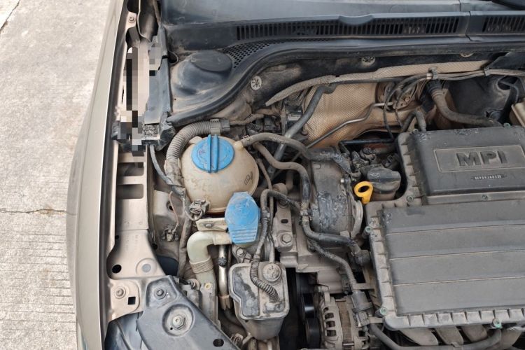 Used Volkswagen Sagitar 2015 1.6L Manual Comfort Model Engine Bay Right