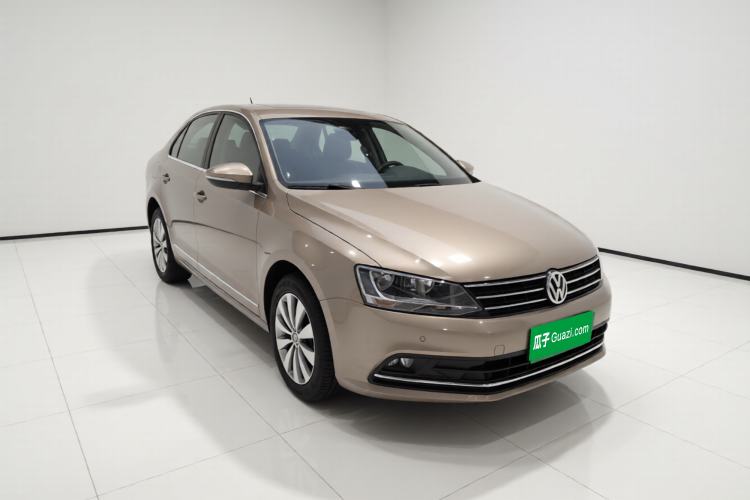Used Volkswagen Sagitar 2015 230TSI Automatic Luxury Model Exterior 2