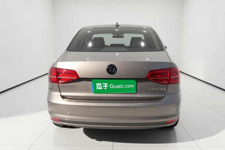 Used Volkswagen Sagitar 2015 230TSI Automatic Luxury Model Exterior 4