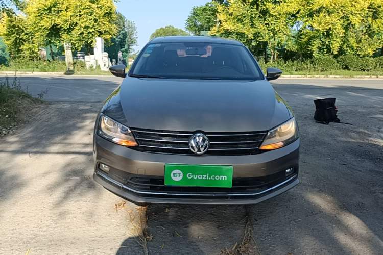Used Volkswagen Sagitar 2015 230TSI Automatic Comfort Version Front