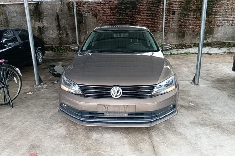 Used Volkswagen Sagitar 2015 1.6L Automatic Comfort Model Front