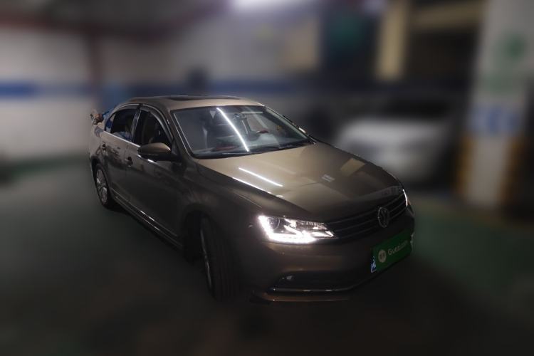 Used Volkswagen Sagitar 2015 230TSI Automatic Comfort Version Front Right 45 Deg