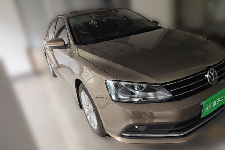 Used Volkswagen Sagitar 2015 230TSI Manual Comfort Version Front Right 45 Deg