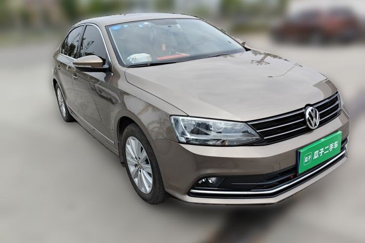 Used Volkswagen Sagitar 2015 1.6L Manual Comfort Model Front Right 45 Deg