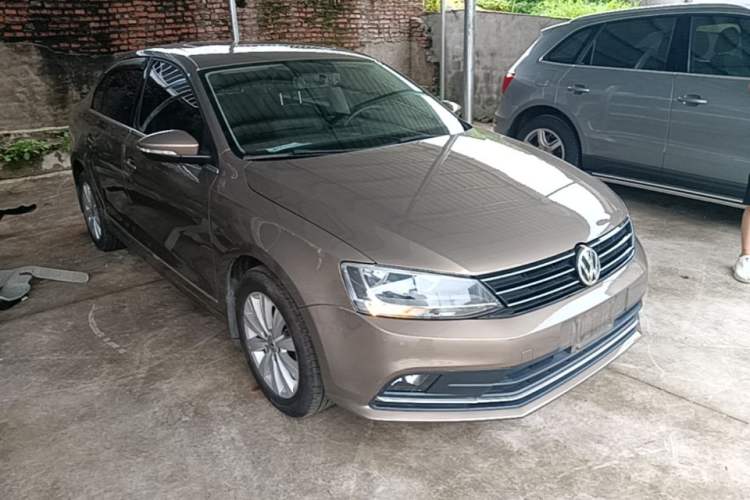 Used Volkswagen Sagitar 2015 1.6L Automatic Comfort Model Front Right 45 Deg