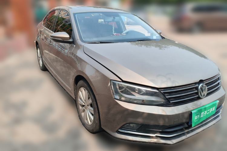 Used Volkswagen Sagitar 2015 230TSI Automatic Comfort Version Front Right 45 Deg