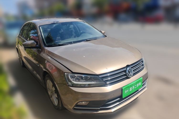 Used Volkswagen Sagitar 2015 230TSI Automatic Comfort Version Front Right 45 Deg