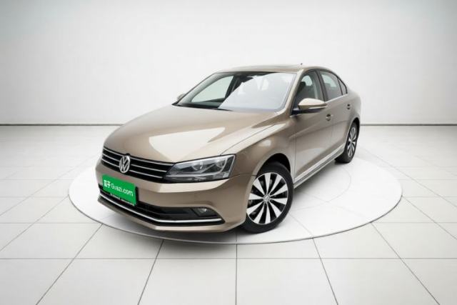 Volkswagen Sagitar 2015 230TSI Automatic Luxury Model مستعملة