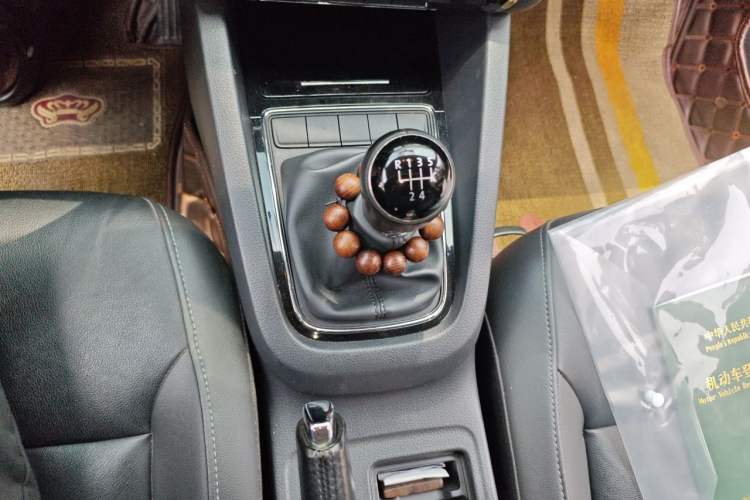 Used Volkswagen Sagitar 2015 1.6L Manual Comfort Model Gear Lever