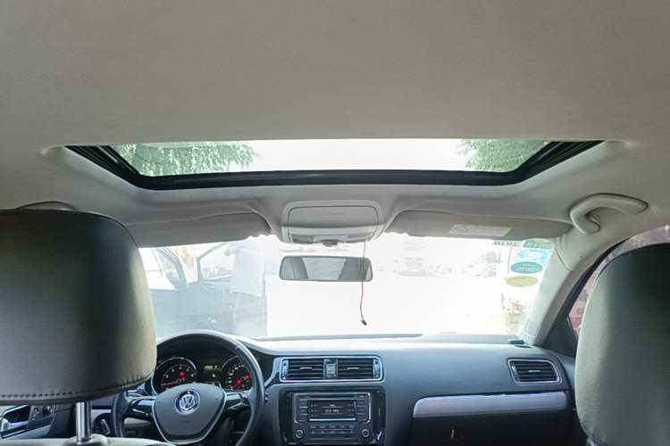 Used Volkswagen Sagitar 2015 230TSI Automatic Comfort Version Headliner