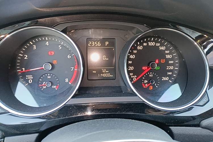 Used Volkswagen Sagitar 2015 230TSI Automatic Comfort Version Instrument Cluster