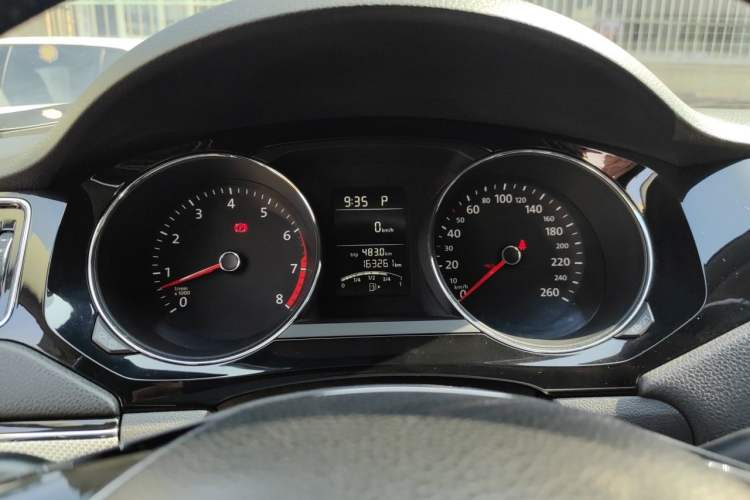 Used Volkswagen Sagitar 2015 1.6L Automatic Comfort Model Instrument Cluster