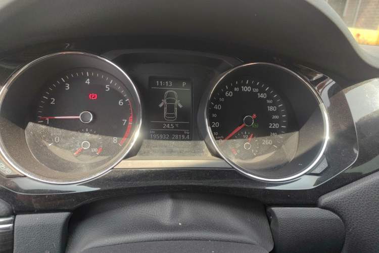 Used Volkswagen Sagitar 2015 230TSI Automatic Luxury Model Instrument Cluster