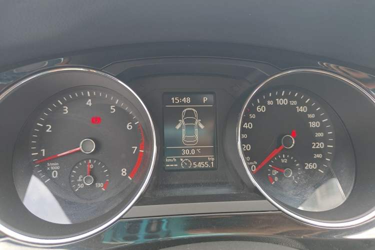 Used Volkswagen Sagitar 2015 230TSI Automatic Luxury Model Instrument Cluster