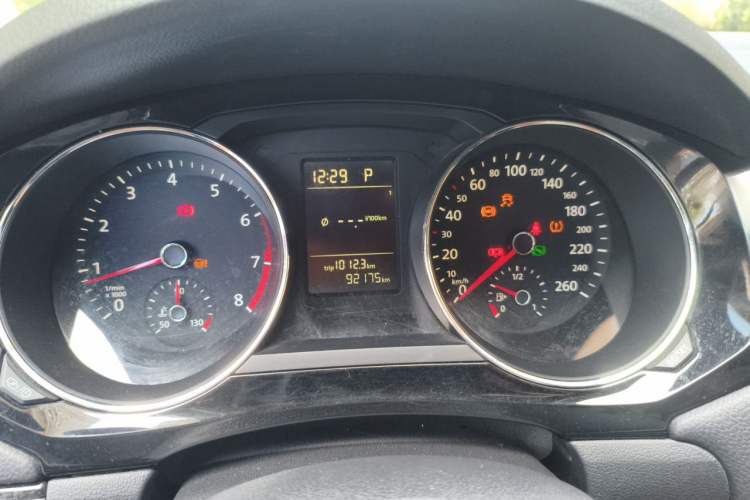 Used Volkswagen Sagitar 2015 230TSI Automatic Comfort Version Instrument Cluster