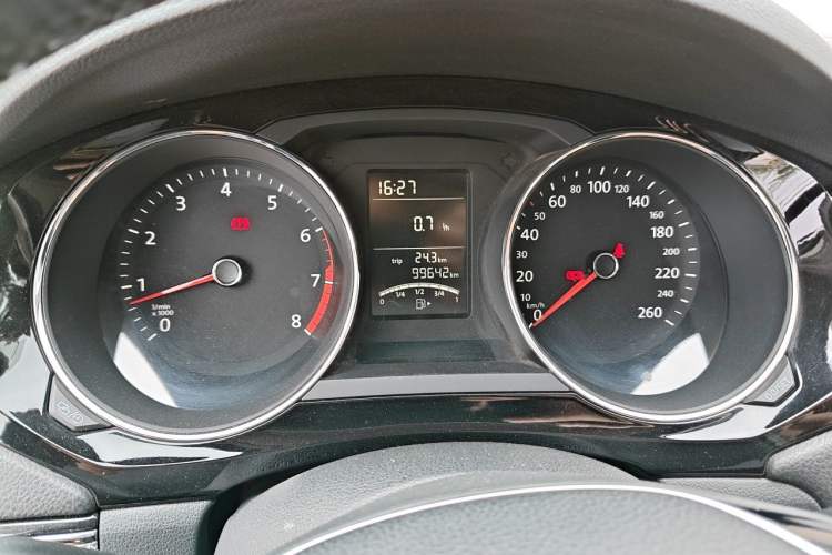Used Volkswagen Sagitar 2015 1.6L Manual Comfort Model Instrument Cluster