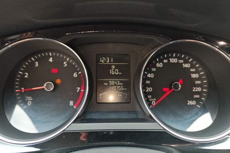 Used Volkswagen Sagitar 2015 1.6L Manual Comfort Model Instrument Cluster