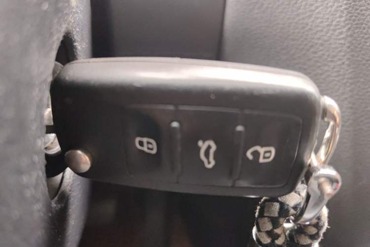 Used Volkswagen Sagitar 2015 1.6L Automatic Comfort Model Interior 1