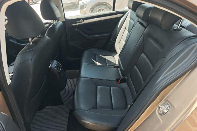 Used Volkswagen Sagitar 2015 1.6L Automatic Comfort Model Interior 4