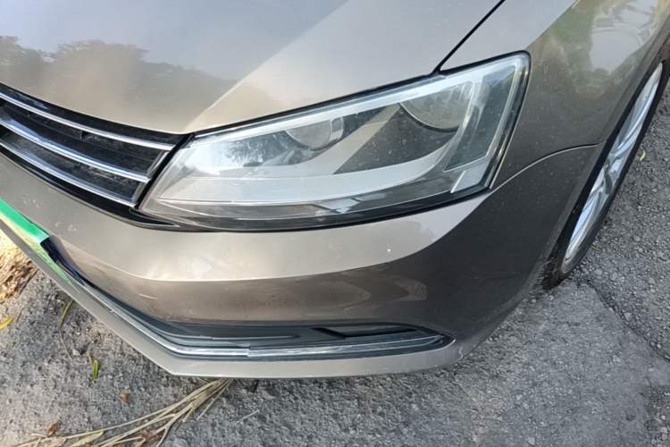 Used Volkswagen Sagitar 2015 230TSI Automatic Comfort Version Left Front Headlight